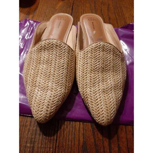 Good Used Condition 9W Tan Time & True Woven Slides Point Toe Shoes Memory Foam - Picture 2 of 4